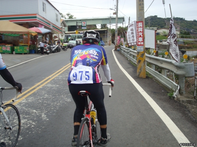終於逼自己用公路車從埔里爬上武嶺....