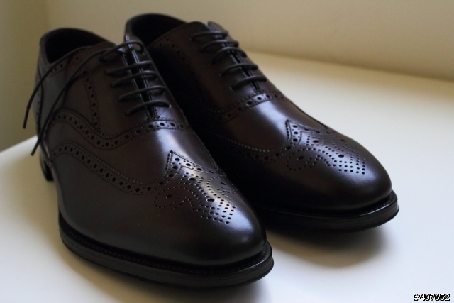 [開箱] 優雅的英國雕花皮鞋 Loake - Buckingham Dark Brown
