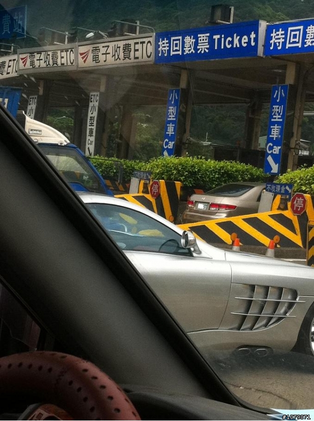 SLR 也太帥....