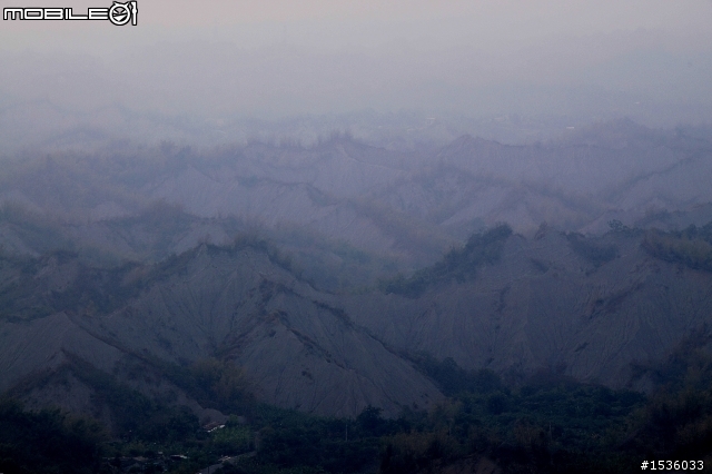 開著Luxgen SUV攻山頭，308高地。