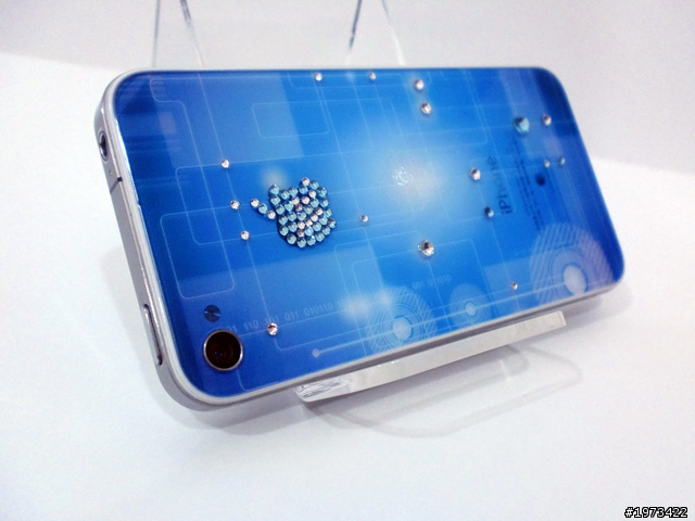 白色iphone4~彩繪包膜整個大變身囉!!