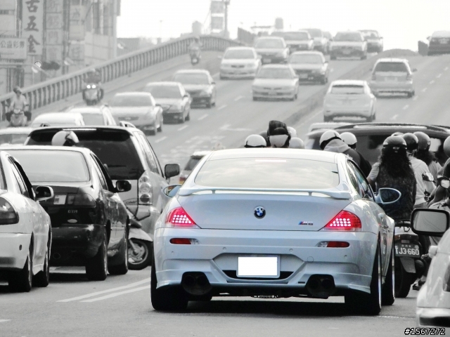 潛了好久終於有隻馬貢獻-但只是寶馬M6