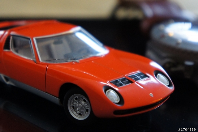 1/43 Lamborghini Miura SV, by Autoart
