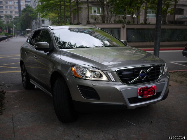 [電子新"跪"--開箱分享] 媽呀 我該死 都已經跪在地上了 還花兩百萬 Volvo XC60 T5~ 交車半個多月了