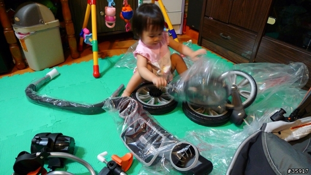 [開箱] Kolcraft Contours Options Tandem II Plus 縱列式雙人座多向推車