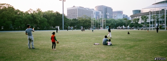 Hasselblad Xpan停產很久了,版上同好一起來蓋大樓吧!