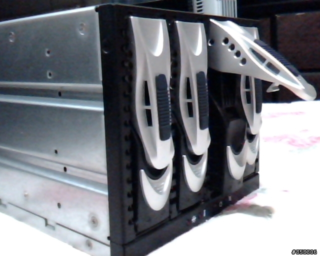 XC-34D1-SA1C 開箱 內置 SAS Sata 硬碟抽取盒