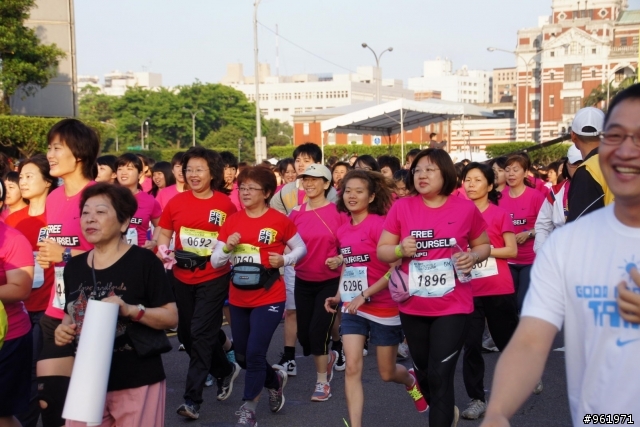 NIKE 帶女兒跑9KM之隨手拍