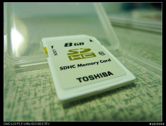 幾經折騰，我的第一部DSLR，開箱~~