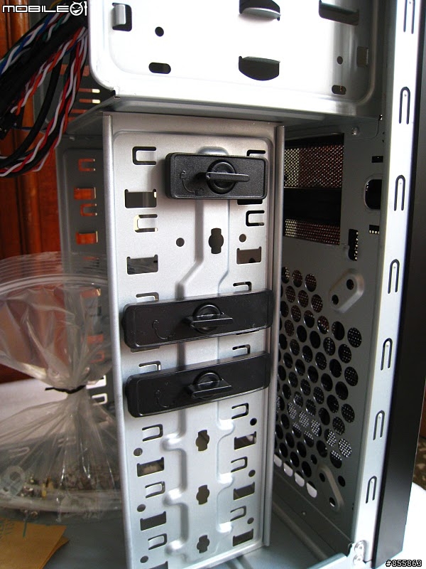 近期新的愛用機殼 - CoolerMaster Elite 371