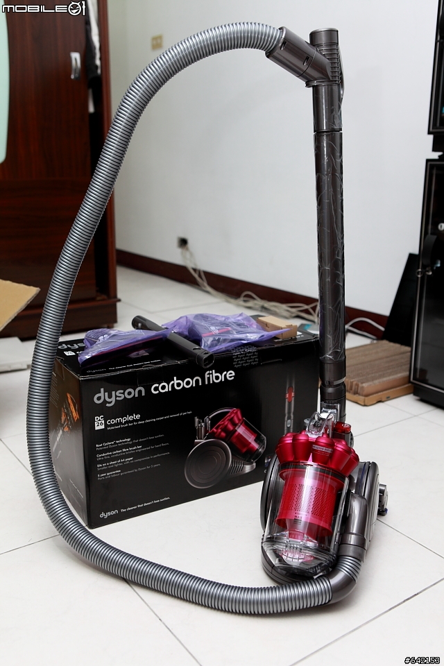 [開箱] 艷麗出擊 dyson DC26 carbon fiber complete