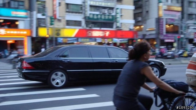 好.........長  的M.Benz
