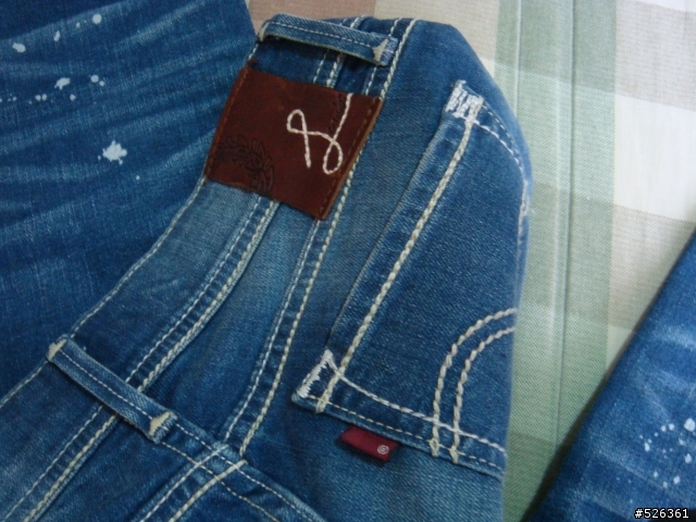 Levis 新女褲款紅旗缺Logo?