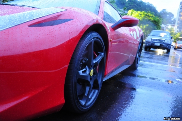 今天無聊跑到日月潭 再停車場看到的馬