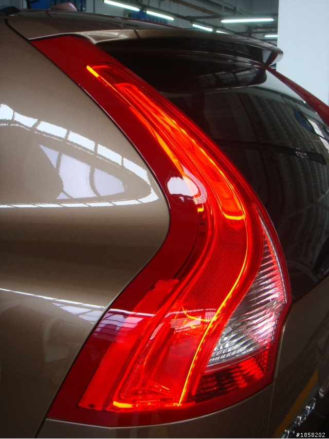 XC60T5旗艦版(咖啡棕)遲來的開箱~