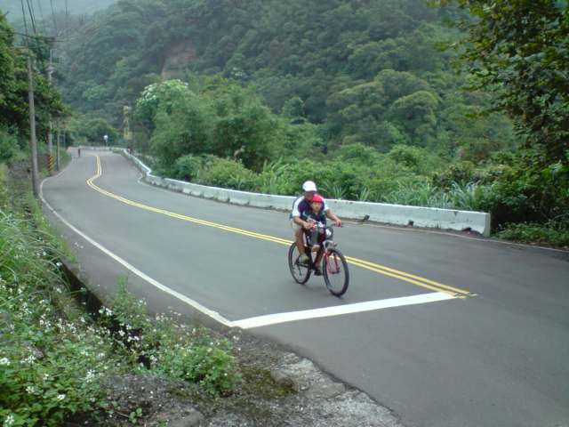 【現場目擊】汐萬山道--大揚哥與秘密小情人共遊五指山道