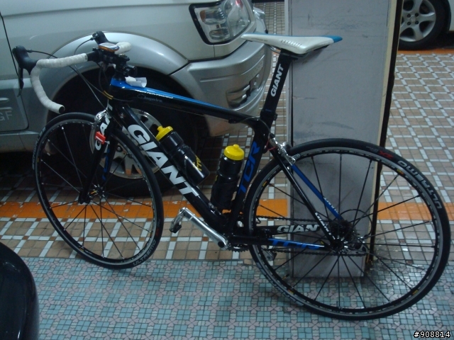 終於逼自己用公路車從埔里爬上武嶺....