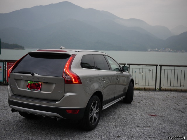 [電子新"跪"--開箱分享] 媽呀 我該死 都已經跪在地上了 還花兩百萬 Volvo XC60 T5~ 交車半個多月了
