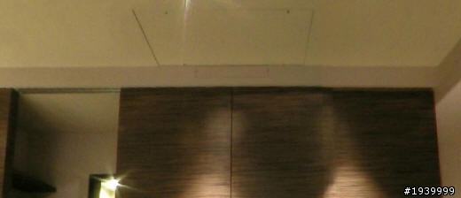 裝冷氣的師傅說：這種安裝方式 , 他不願意裝 , 真是頭痛啊