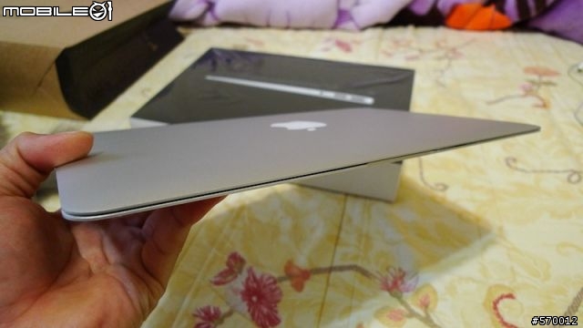 開箱：Macbook air 11" 4G SSD 128G 圖多