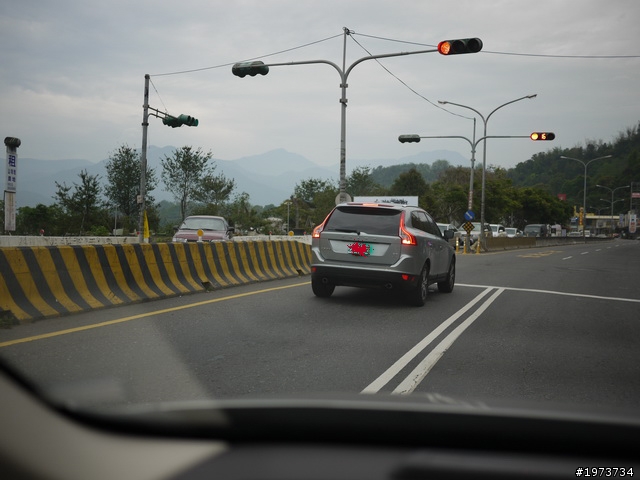 [電子新"跪"--開箱分享] 媽呀 我該死 都已經跪在地上了 還花兩百萬 Volvo XC60 T5~ 交車半個多月了