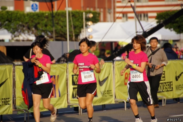 NIKE 帶女兒跑9KM之隨手拍