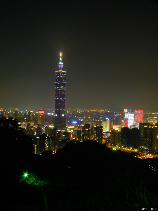 【NIKON P300】一人的貓村之旅+象山101夜拍之不專業拍拍分享~~