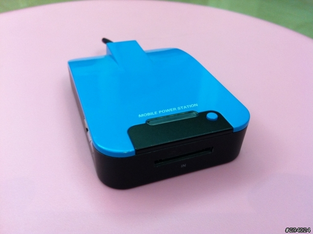 [很土但有效] iPad + 行動電源 + USB Hub + Camera Kit = 攜帶式數位相片儲存解決方案