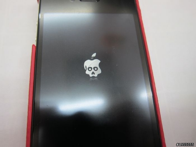 IPHONE4開機畫面是骷髏頭...?
