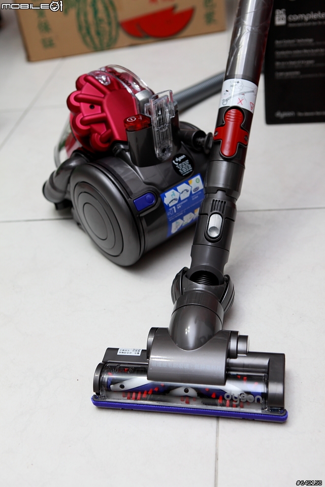 [開箱] 艷麗出擊 dyson DC26 carbon fiber complete
