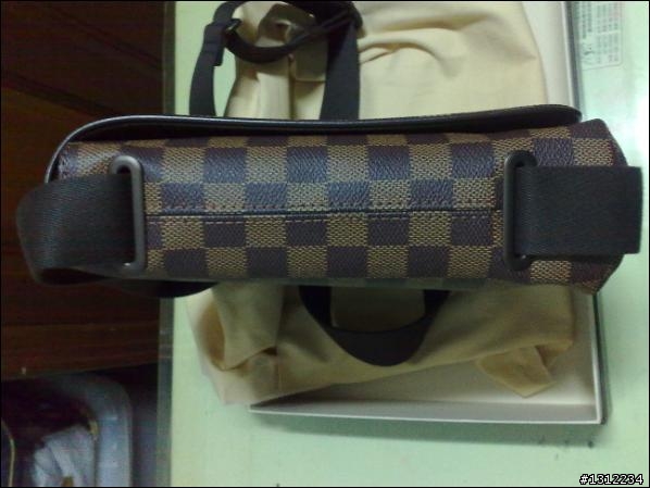 lv 布魯克林斜背包 (開箱)