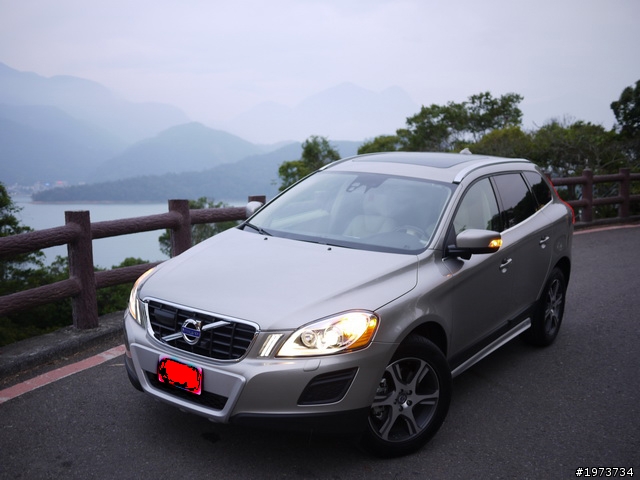 [電子新"跪"--開箱分享] 媽呀 我該死 都已經跪在地上了 還花兩百萬 Volvo XC60 T5~ 交車半個多月了