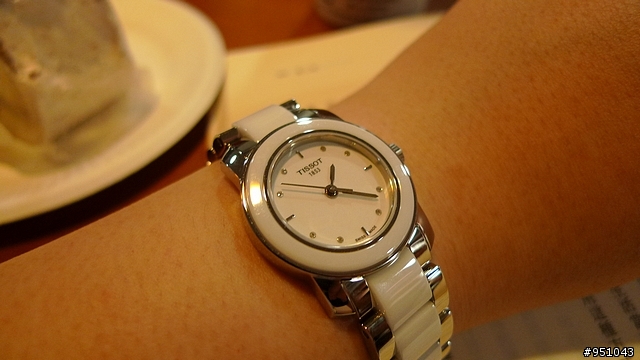 出社會後的第一只錶 TISSOT Cera 陶瓷錶