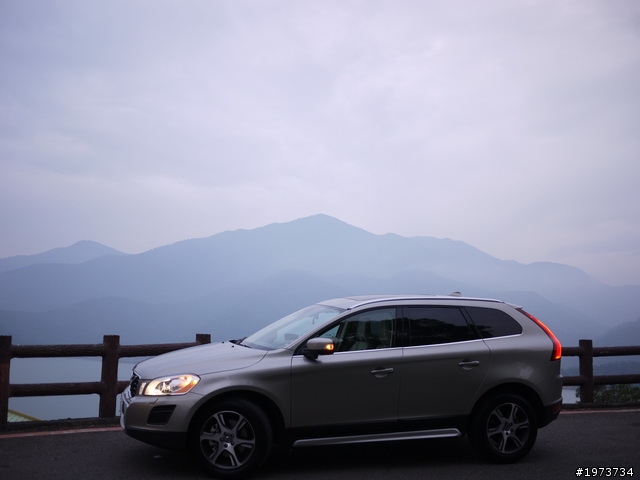 [電子新"跪"--開箱分享] 媽呀 我該死 都已經跪在地上了 還花兩百萬 Volvo XC60 T5~ 交車半個多月了