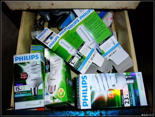 {開箱分享}PHILIPS飛利浦 LED燈泡