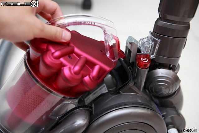 [開箱] 艷麗出擊 dyson DC26 carbon fiber complete