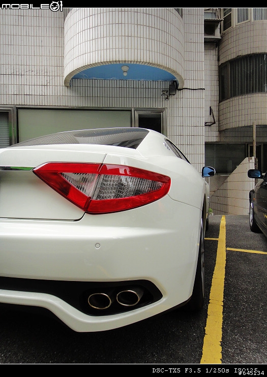 巧遇Maserati~~真的是要"眼屎那滴"(太感動了)