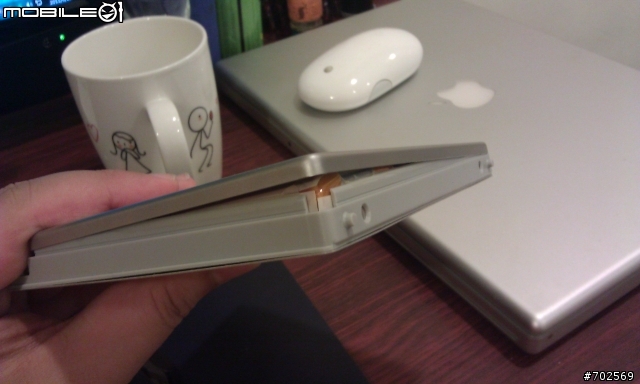 我的老MBP 15"原廠電池激凸了...