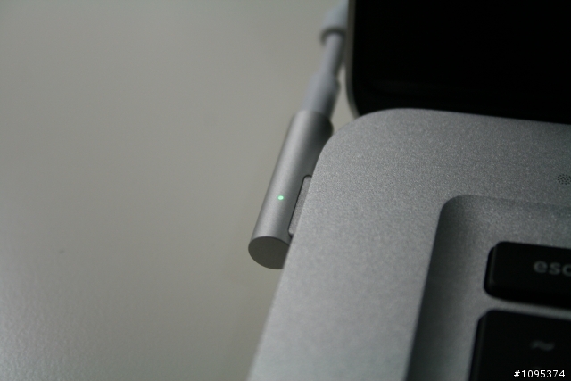 [開箱]還是選擇咬了一口蘋果 2011 Apple Macebook Pro 13"