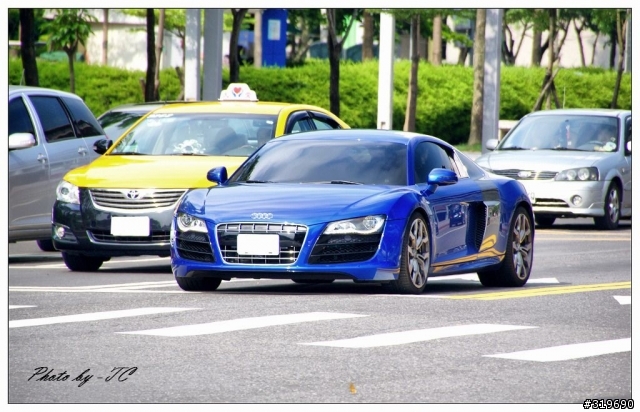 [分享] "Sepang blue" 這色的R8 也太美了吧