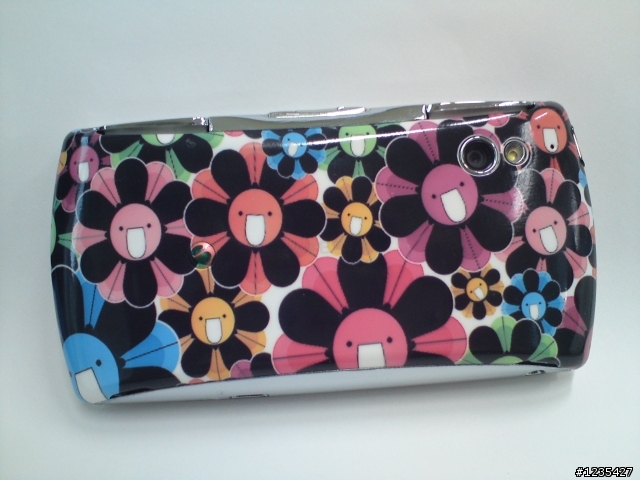 [開箱] 白色XPERIA PLAY -彩色包膜
