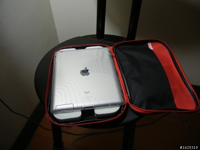 [創意分享] 還沒有找到中意的 iPad2 外衣，這樣擋著先.......