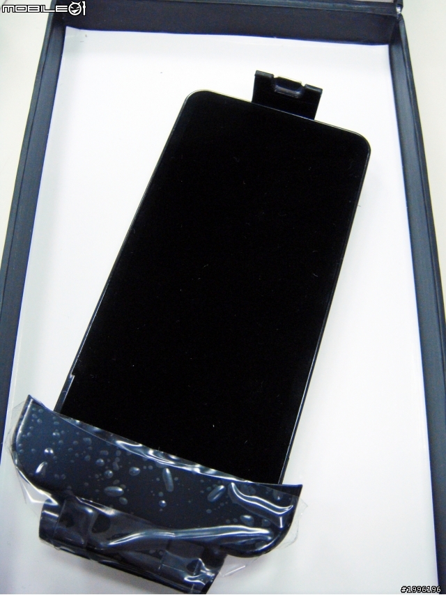 [開箱分享] LifePower幫iPhone4補充電力，也可當螢幕保護蓋