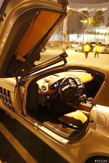 我也來開個箱 Mercedes McLaren SLR Roadster