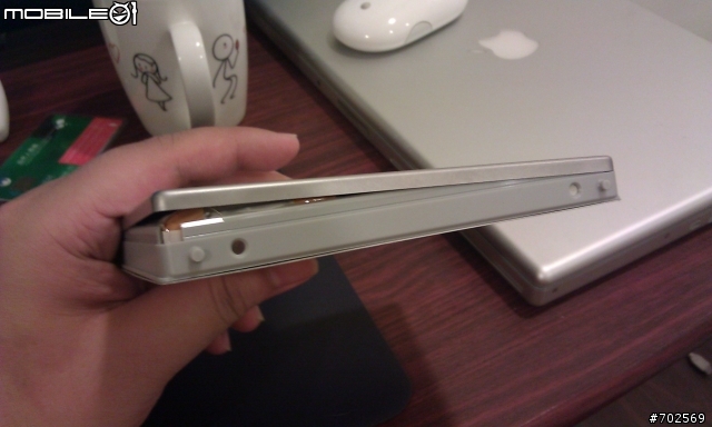 我的老MBP 15"原廠電池激凸了...