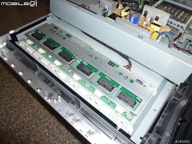 [分享] 液晶電視面板雜質入侵怎麼辦? 自己動手拆吧
