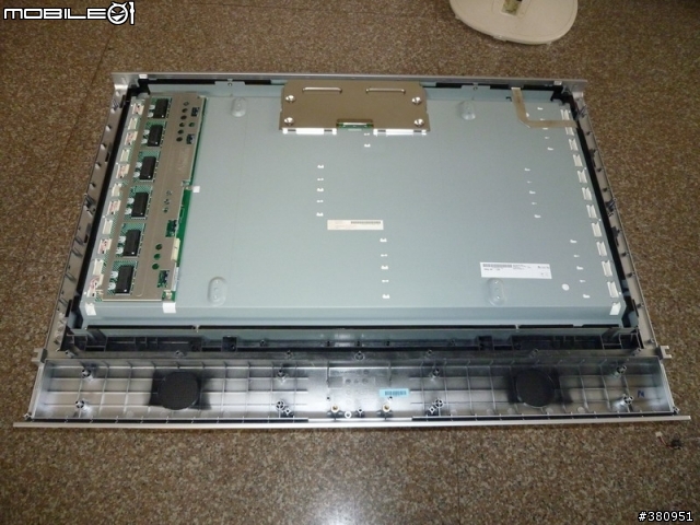 [分享] 液晶電視面板雜質入侵怎麼辦? 自己動手拆吧