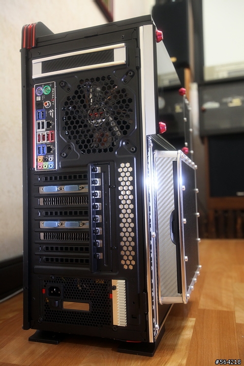 Thermaltake LeveL 10GT 炫光改裝 (圖多)
