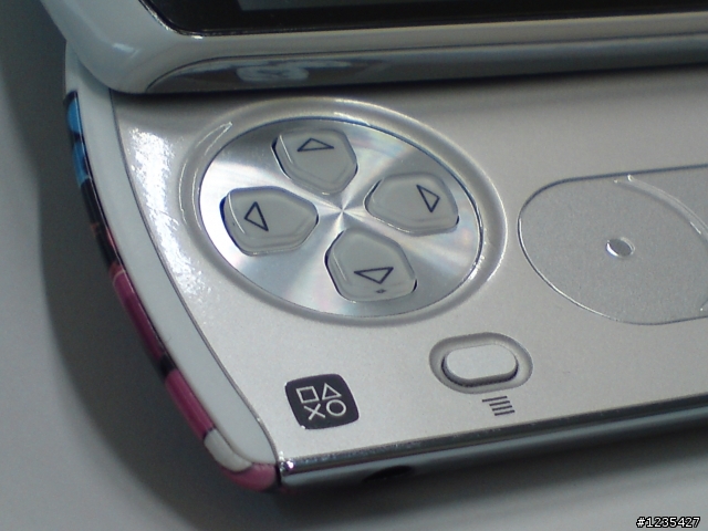 [開箱] 白色XPERIA PLAY -彩色包膜