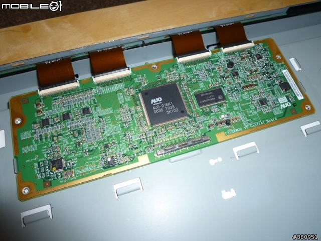 [分享] 液晶電視面板雜質入侵怎麼辦? 自己動手拆吧